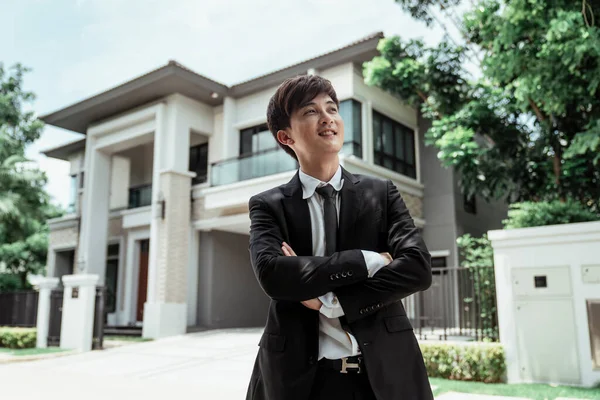 Portrait Homme Affaires Asiatique Prospère Avec Une Grande Maison Arrière — Photo