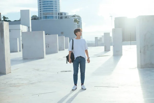 Teenage Guy Jeans White Shirt Standing Sunlight Rooftoop High Building — Stock fotografie