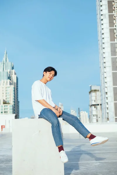 Teenage Guy Jeans White Shirt Sitting Concrete Box Rooftoop High — Stock fotografie