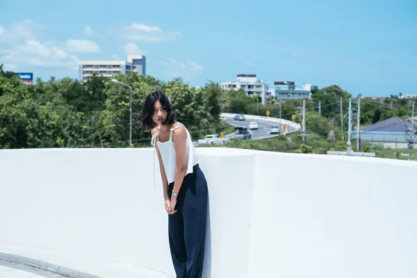 Sexy Young Asian Woman Leaning White Wall Outdoor — Stock Photo, Image