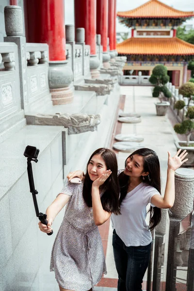 Bela Jovem Ásia Mulheres Fazendo Vlog Escada Chinês Templo — Fotografia de Stock