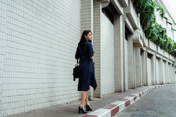 Beautiful Young Asian Woman Blue Dress Carrying Black Bag Walking — Stock Photo, Image