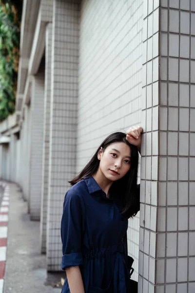 Beautiful Young Asian Woman Blue Dress Leaning White Wall Looking — Stock Photo, Image