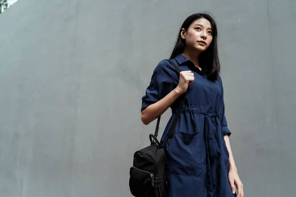 Beautiful Young Asian Woman Blue Dress Carrying Black Bag Cement — Stock Photo, Image