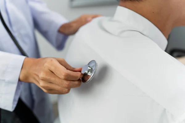 Cropped Image Stethoscope Female Docotr Hand While She Listen Patient — Stock Photo, Image