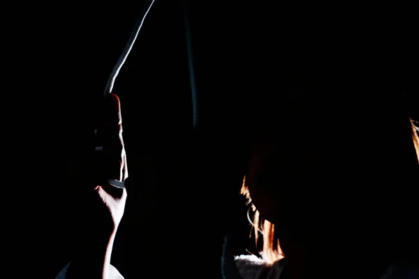 Ritratto Silhouette Donna Triste Che Impicca Con Corda Nella Stanza — Foto Stock