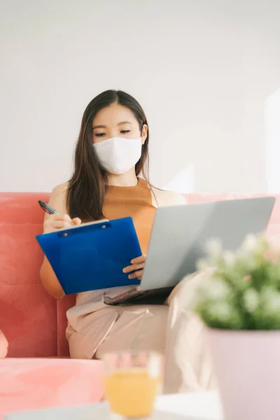 Bella Asiatica Thai Donna Affari Indossando Maschera Lavoro Casa Con — Foto Stock