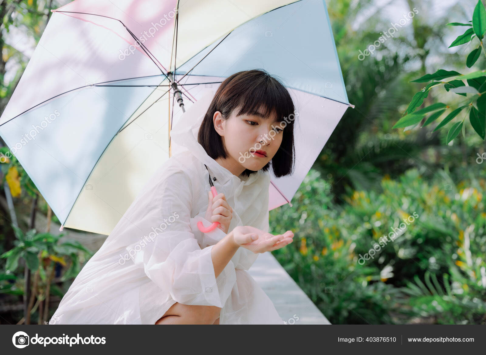 打着雨伞的女孩图片素材-编号27049816-图行天下