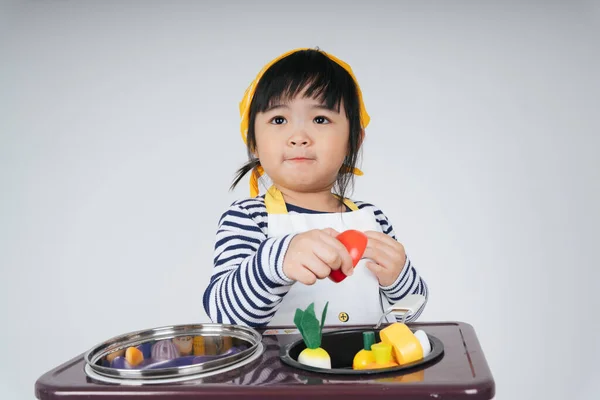 Bastante Asiático Tailandés Niño Jugar Papel Como Chef Usando Amarillo —  Fotos de Stock