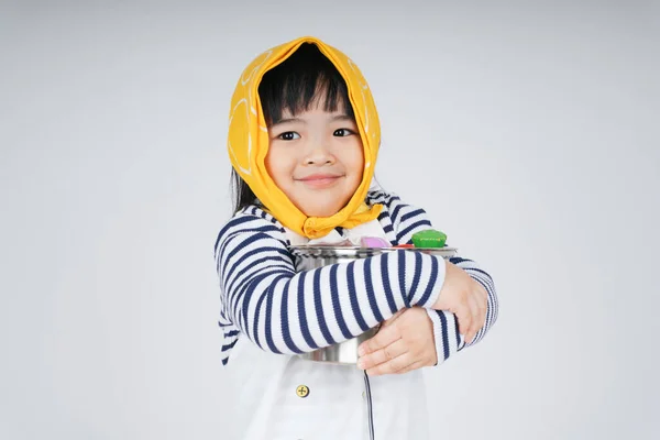 Bastante Asiático Tailandés Niño Jugar Papel Como Camarera Usando Amarillo —  Fotos de Stock