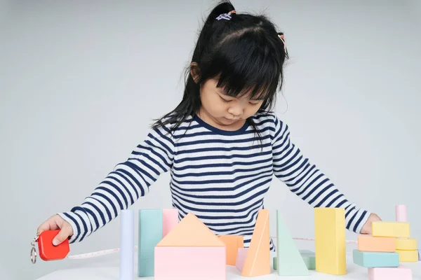 Bastante Asiático Tailandés Niño Mujer Jugando Con Juguete Bloque — Foto de Stock