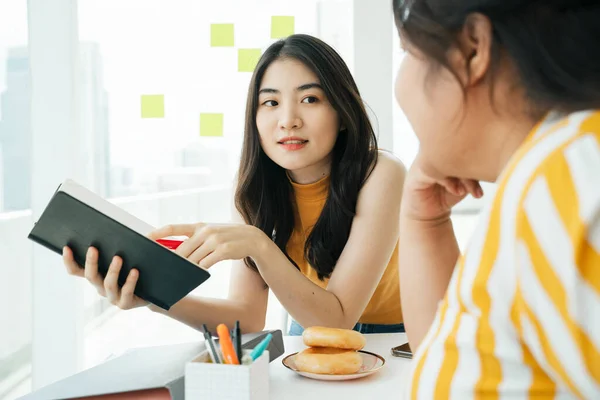 Beautiful Black Hair Asian Woman Working Partner Office — Stock Photo, Image