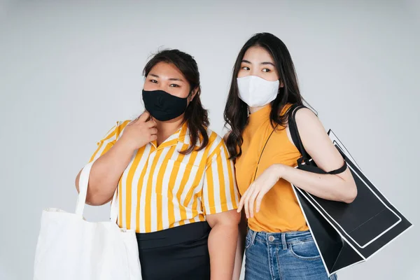 Asian Lgbtq Lesbian Couple Wear Mask Shopping Together White Background — Stock Photo, Image