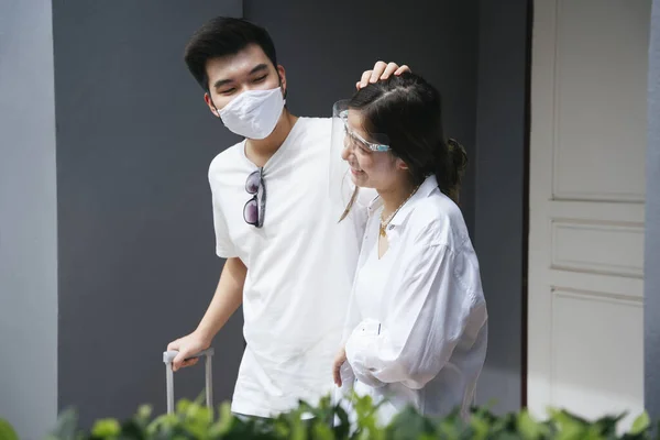 Lovely Asian Couple Traveler Wearing Mask Faceshield Entrance Door — Stock Photo, Image