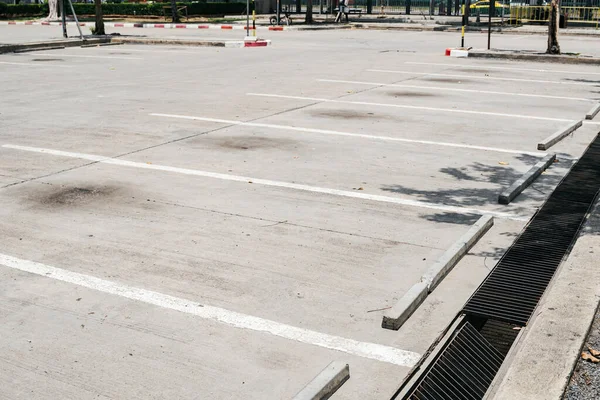 Lege Parking Auto Tijdens Covid Open Deuren — Stockfoto