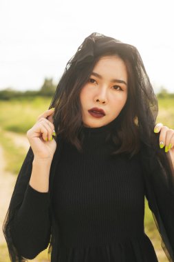 Siyah gelinin yakın çekimi..