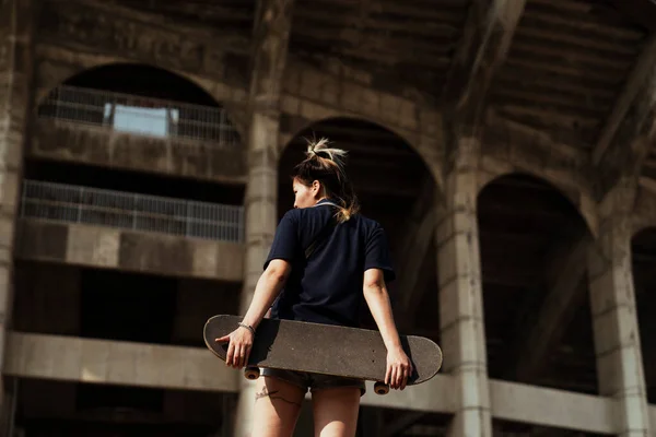 Woman Dark Blue Polo Shirt Hold Longboard Her Butt Standing — Φωτογραφία Αρχείου