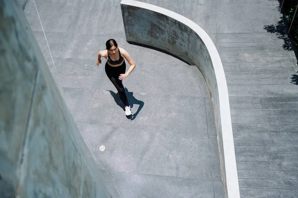 Vista Dall Alto Bella Donna Sana Indossare Reggiseno Sportivo Correre — Foto Stock