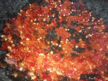 Ezilmiş Red Chili Pepper Havan topu üstünde