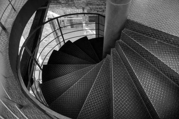 Texturierte Eisen Wendeltreppe — Stockfoto