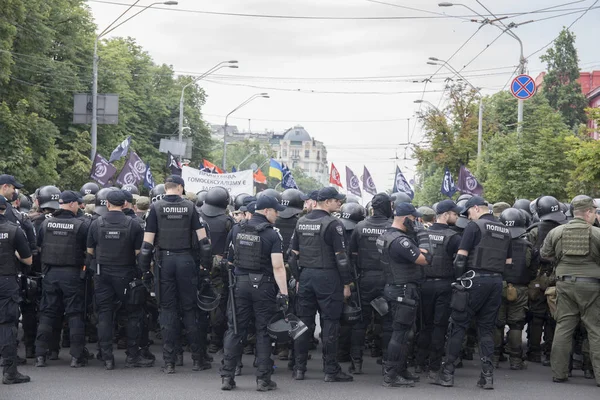 Kiev Ukrayna-23 Haziran 2019: şehirde polis memurları taburu