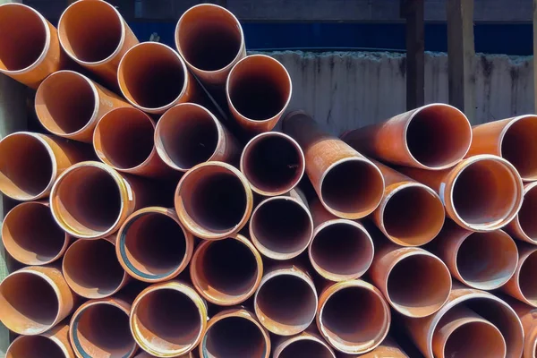 Tubos de PVC apilados en obra —  Fotos de Stock