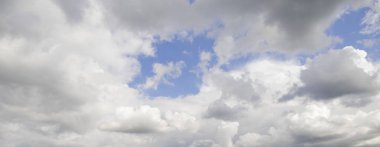 Amazing akşam bulutlu gökyüzü yatılı arka plan