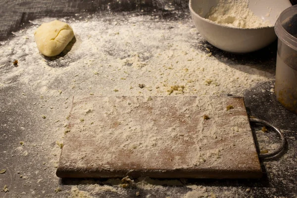 Farina Frumento Sul Tagliere Lasciato Dopo Cottura Dell Impasto Della — Foto Stock