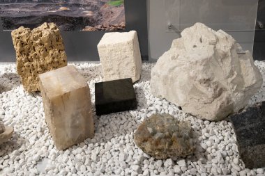 Mineraller ve taşlar koleksiyonu. Madencilik endüstrisi kaynakları