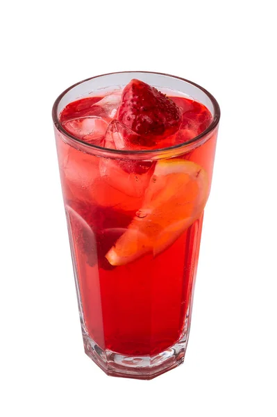 赤リフレッシュレモネードのグラス 白を基調としたスライスイチゴ レモン アイスキューブで夏のドリンク — ストック写真