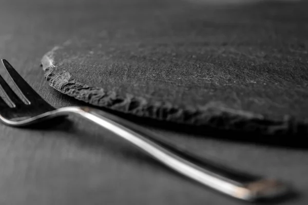 Metal Fork Empty Black Plate Slate Stone Close Dark Textured — Stock Photo, Image
