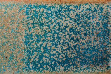 Mavi ve sarı çizikli soyut pas dokusu. Çağdaş soyut sanat ve kopya alanı olan yaratıcı kapak arkaplanı