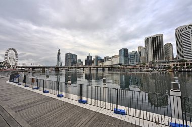 Bulutlu bir günde Sydney Pyrmont Körfezi