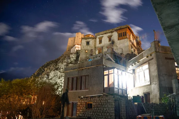 La photo de Leh Palace la nuit — Photo