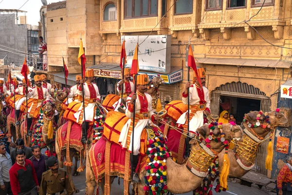 ジャイサルマー/インド-12.07.2019:インドのジャイサルマーの砂漠祭りからの写真 — ストック写真