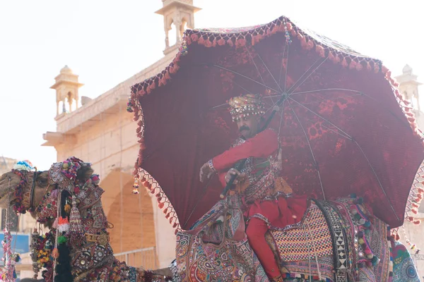 Jaisalmer/India-12.07.2019: föreställa från öken festivalen i Jaisalmer i Indien — Stockfoto