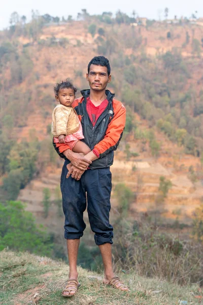 Nepal Hombre Con Hijos Campo — Foto de Stock