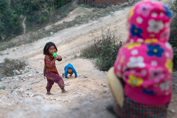 Nepál Skupina Dětí Hrající Venkově — Stock fotografie