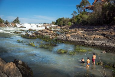 Laos 'ta Mekong Şelalesi, doğal arka plan