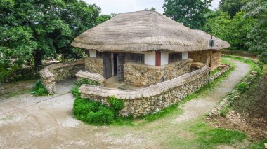 Nagan Eupseong halk köyünde geleneksel kulübe