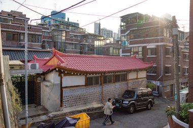 Seul, Güney Kore - 18 Ekim 2016: Seul caddesinde tipik manzara.