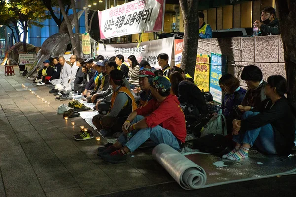 Seul Coreia Sul Outubro 2016 Pessoas Sentadas Rua Participando Manifestações — Fotografia de Stock