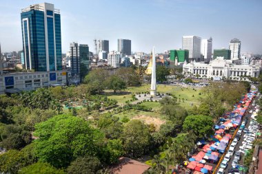 Yangon, Myanmar - 28 Şubat 2017: Yangon'un ana meydanı