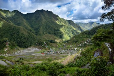 Filipinler'de pirinç terasları ve Banaue köyü