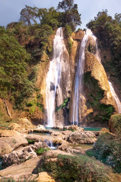 Magnífica Cachoeira Anisakan Mianmar — Fotografia de Stock