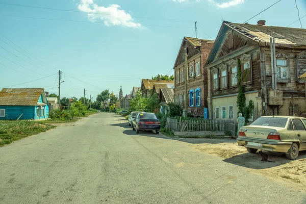 Astrachan Rusland Juni 2016 Straat Met Auto Houten Oude Huizen — Stockfoto