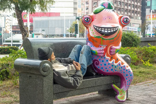 Tainan Taiwan Março 2018 Estátua Engraçada Sem Teto Adormecido — Fotografia de Stock