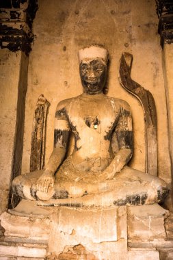 Sukhothai'deki yağmalanmış tapınak