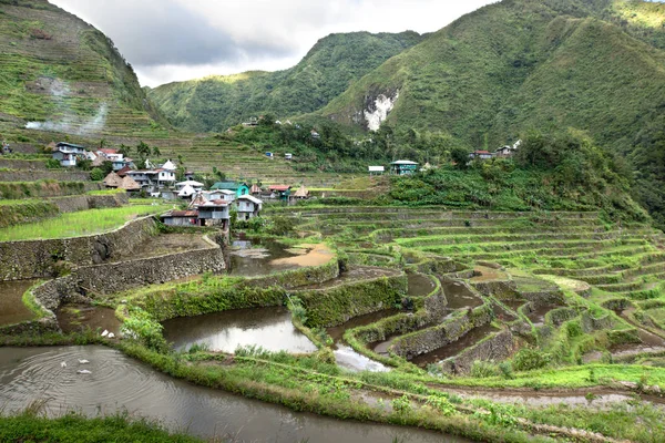Ορυζώνες Και Χωριό Banbon Στις Φιλιππίνες — Φωτογραφία Αρχείου