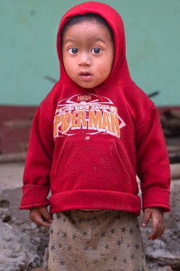 Sipaghat, Nepal - 28 Temmuz 2019: Köyden küçük çocuk